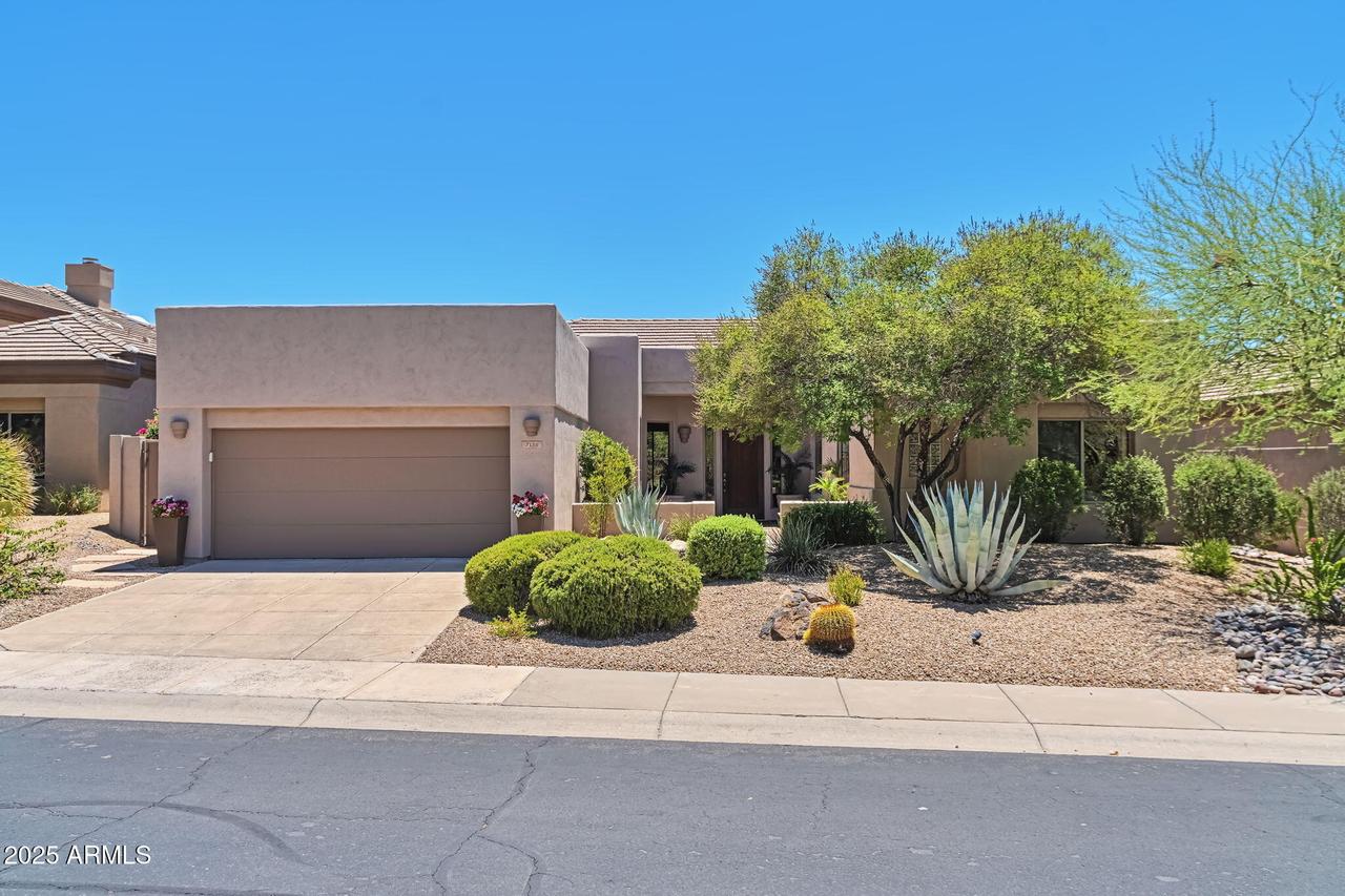 7135 E Mighty Saguaro Way, Scottsdale, AZ 85266