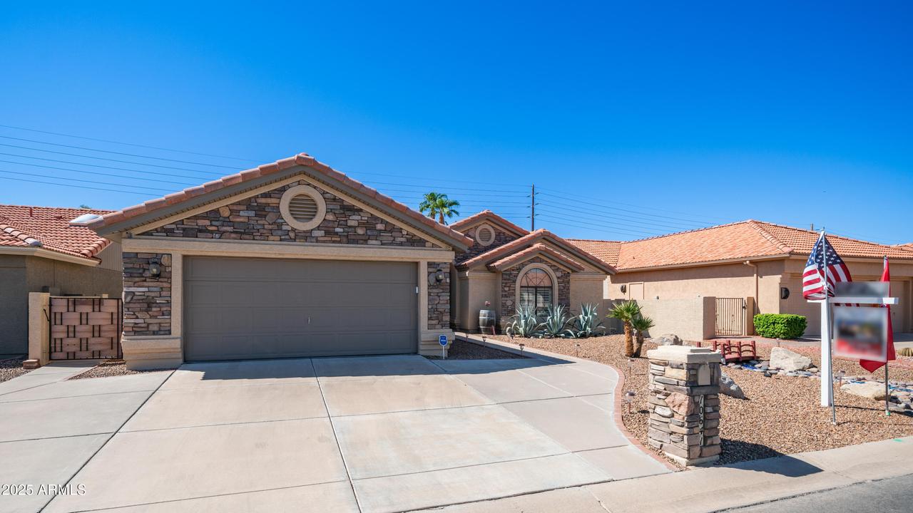 10641 E Coopers Hawk Dr., Sun Lakes, AZ 85248