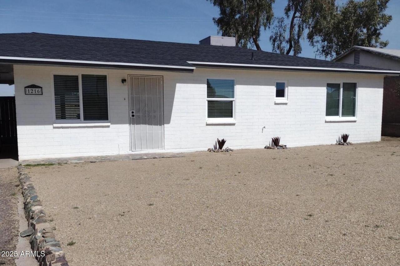 1216 E Desert Park Ln., Phoenix, AZ 85020