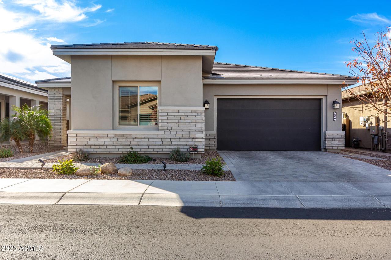 2827 E Robin Ln., Phoenix, AZ 85050