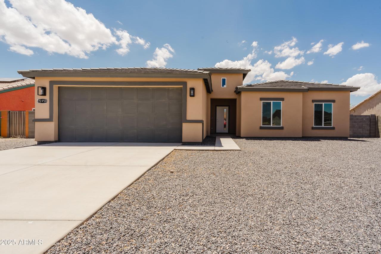 15950 S Fischer Pl., Arizona City, AZ 85123