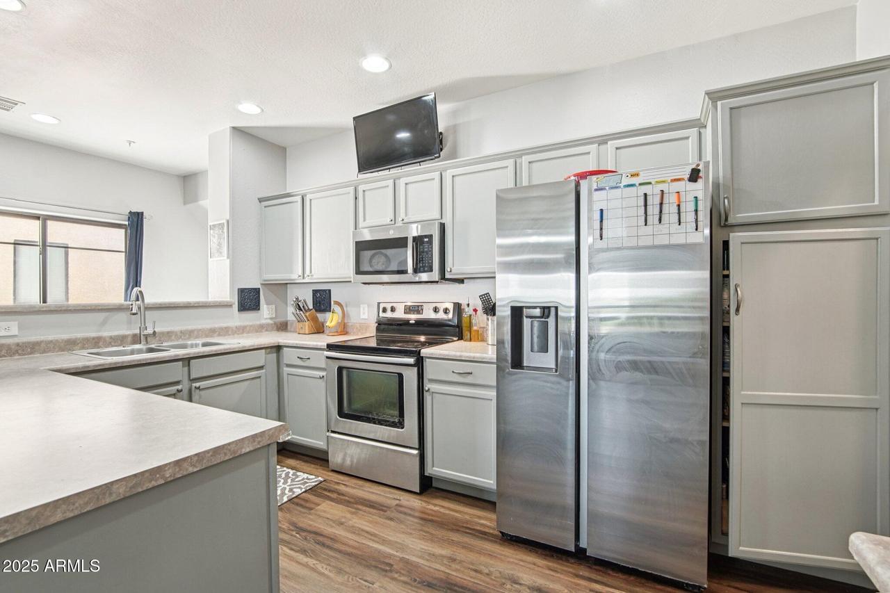 6770 N 47th Ave. #2011, Glendale, AZ 85301