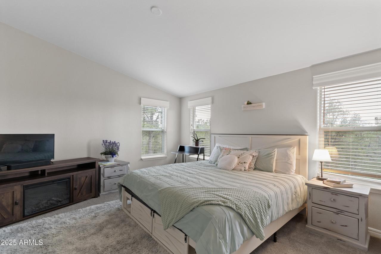 65 Co Rd 3199, Vernon, AZ 85940