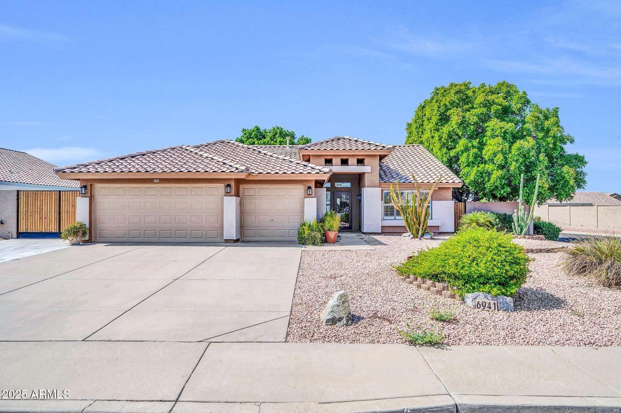 6941 W Monte Lindo, Glendale, AZ 85310