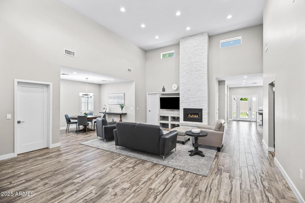 1008 E Medlock Dr., Phoenix, AZ 85014