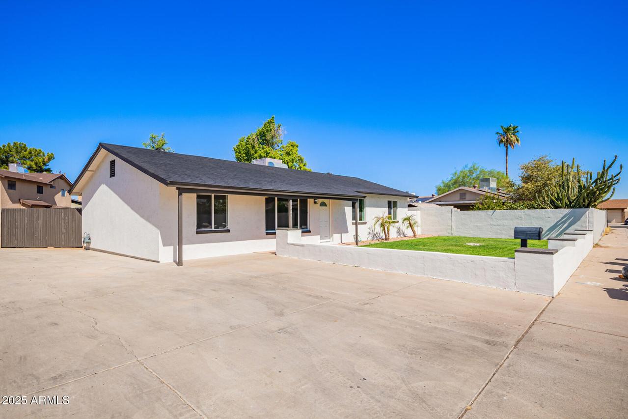 5226 N 78th Ave., Glendale, AZ 85303