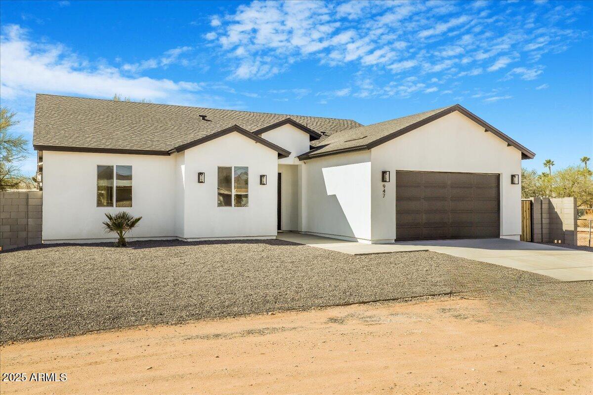 2061 N Valley Dr., Apache Junction, AZ 85120