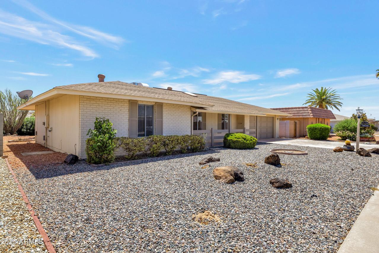 9425 W Rolling Hills Dr., Sun City, AZ 85351
