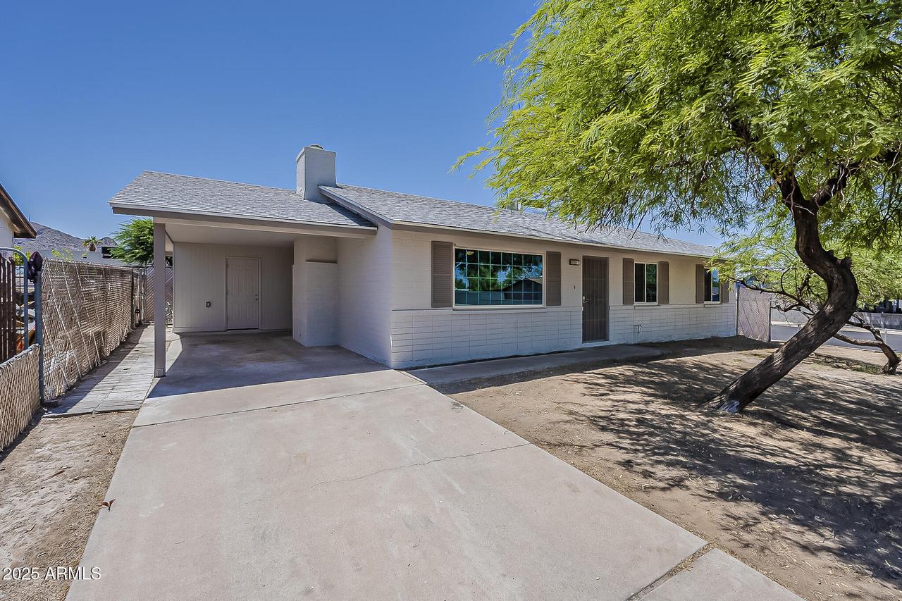 237 W Winston Dr., Phoenix, AZ 85041