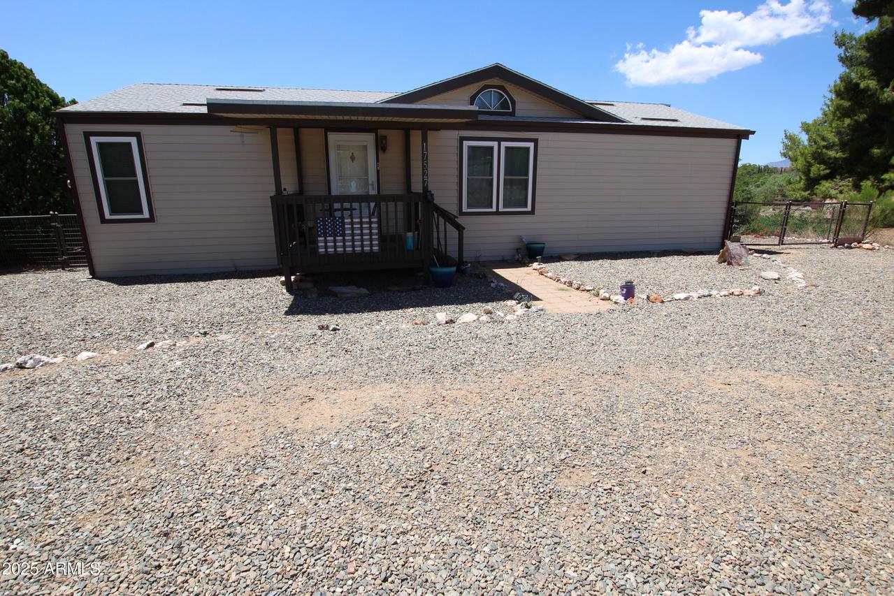 17527 E Trails End Rd., Mayer, AZ 86333