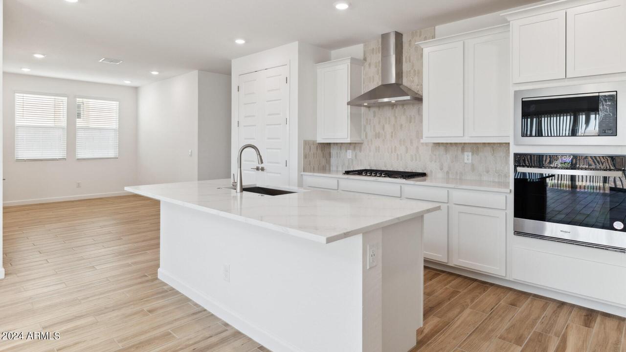 27367 N 69th Dr., Peoria, AZ 85383
