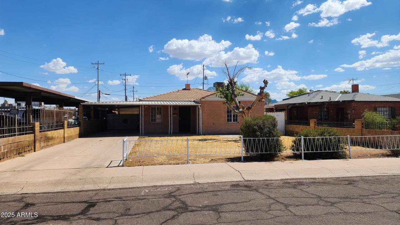 385 E Clarendon Ave., Phoenix, AZ 85012