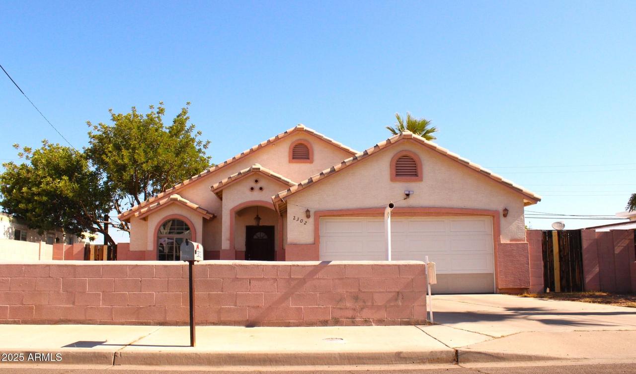 2302 E Alta Vista Rd., Phoenix, AZ 85042
