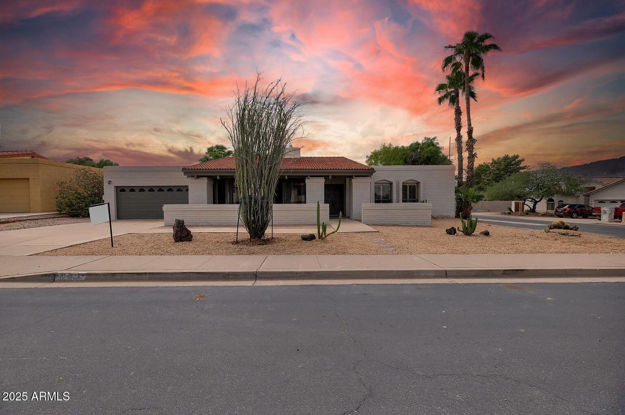 801 E Waltann Ln., Phoenix, AZ 85022