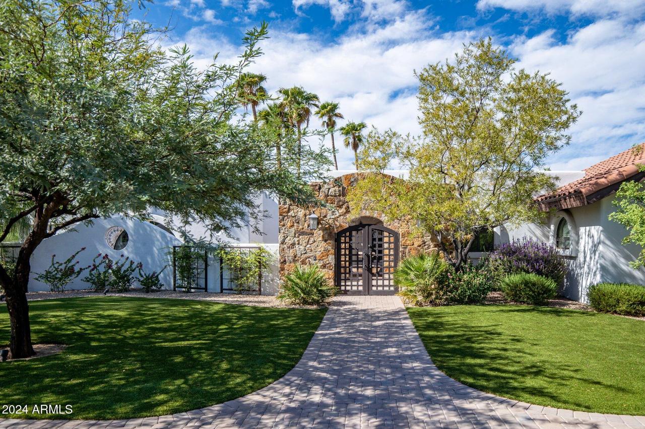 5828 E Cactus Wren Rd., Paradise Valley, AZ 85253