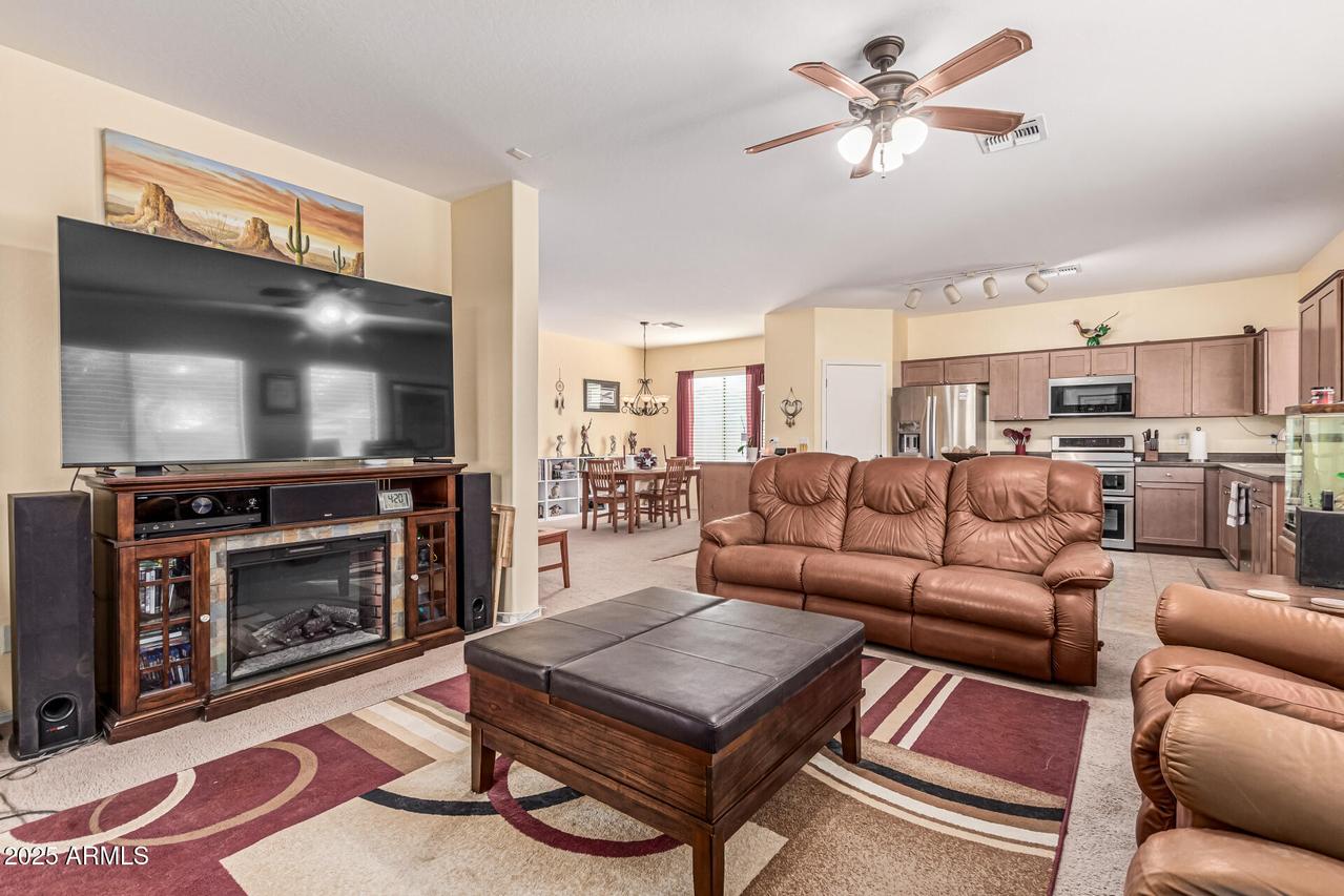 354 E Harold Dr., San Tan Valley, AZ 85140