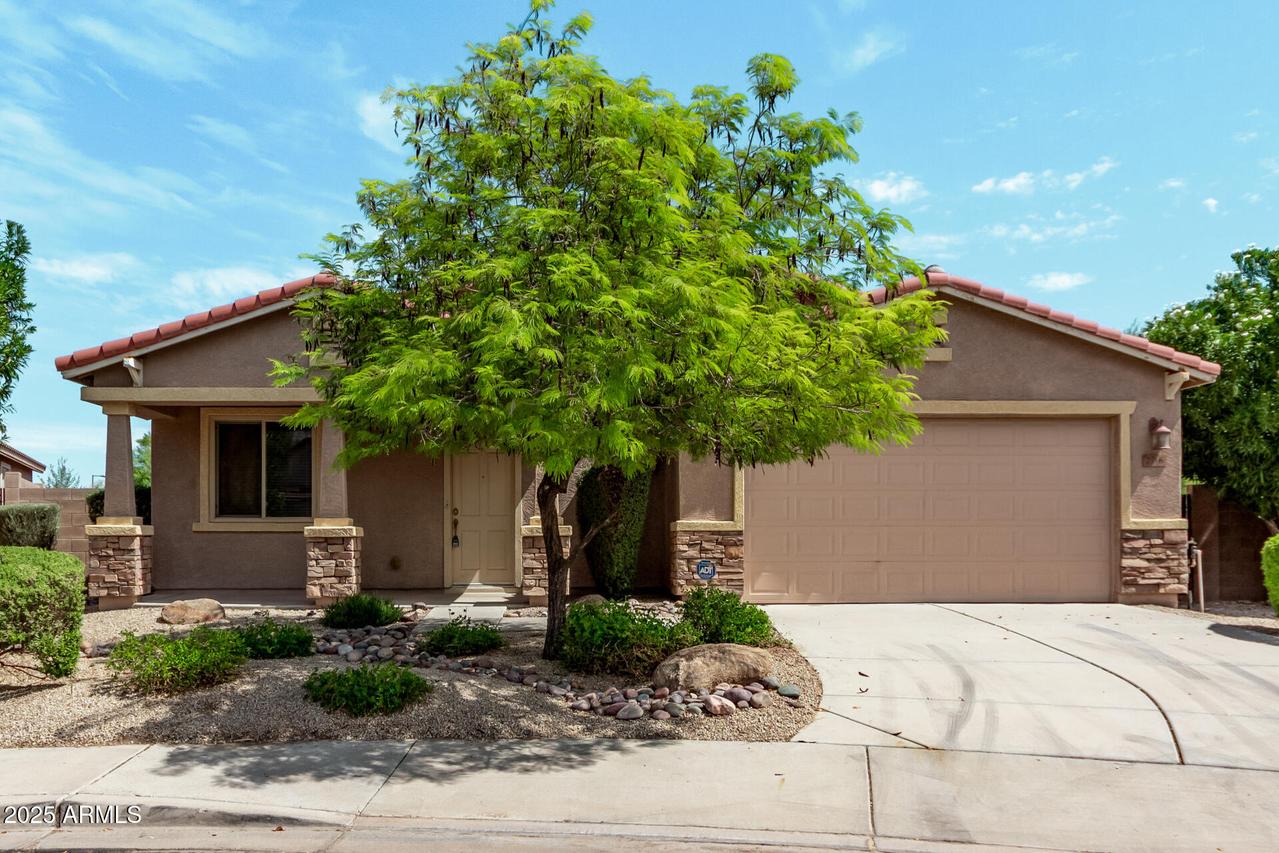 706 E Navajo Tr., San Tan Valley, AZ 85143