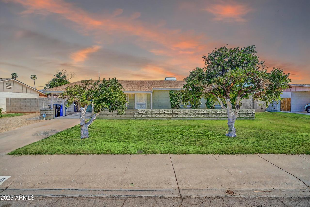 2140 W Wood Dr., Phoenix, AZ 85029