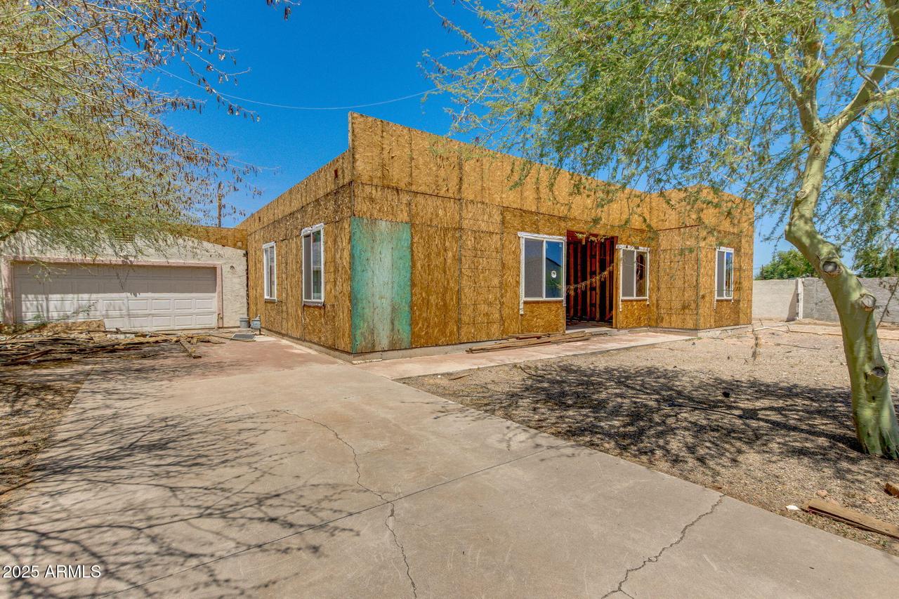 2210 W Morten Ave., Phoenix, AZ 85021