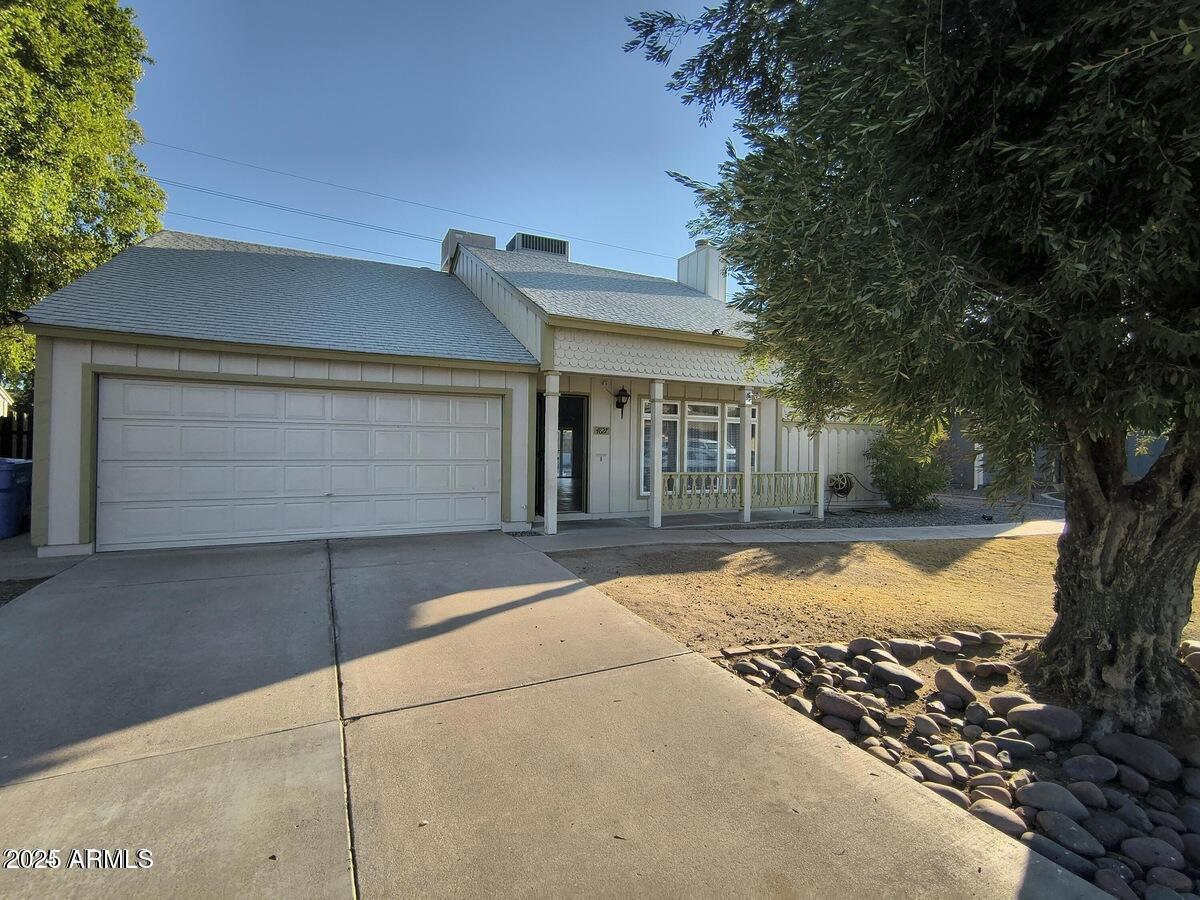 4827 E La Puente Ave., Phoenix, AZ 85044