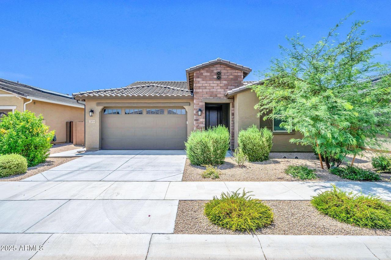 2033 W Burnside Tr., Phoenix, AZ 85085