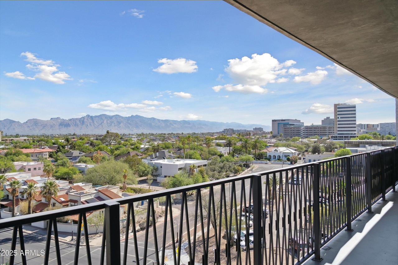 425 W Paseo Redondo #8A, Tucson, AZ 85701