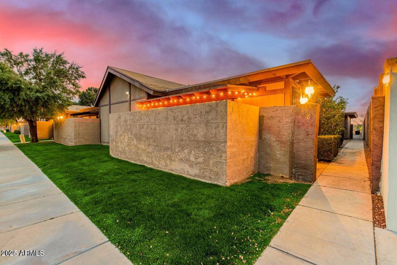 826 S Casitas Dr. #A, Tempe, AZ 85281