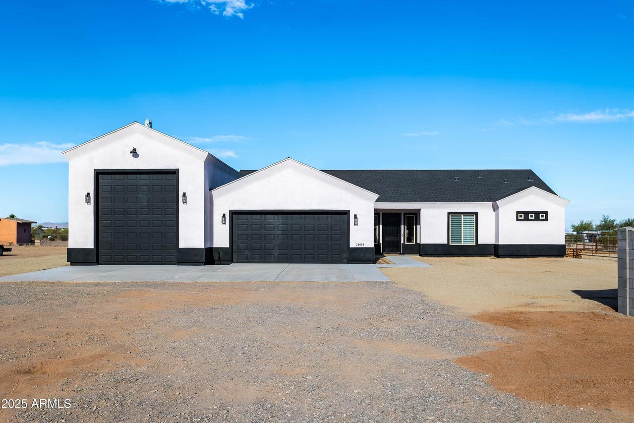 24009 W Redbird Rd., Wittmann, AZ 85361
