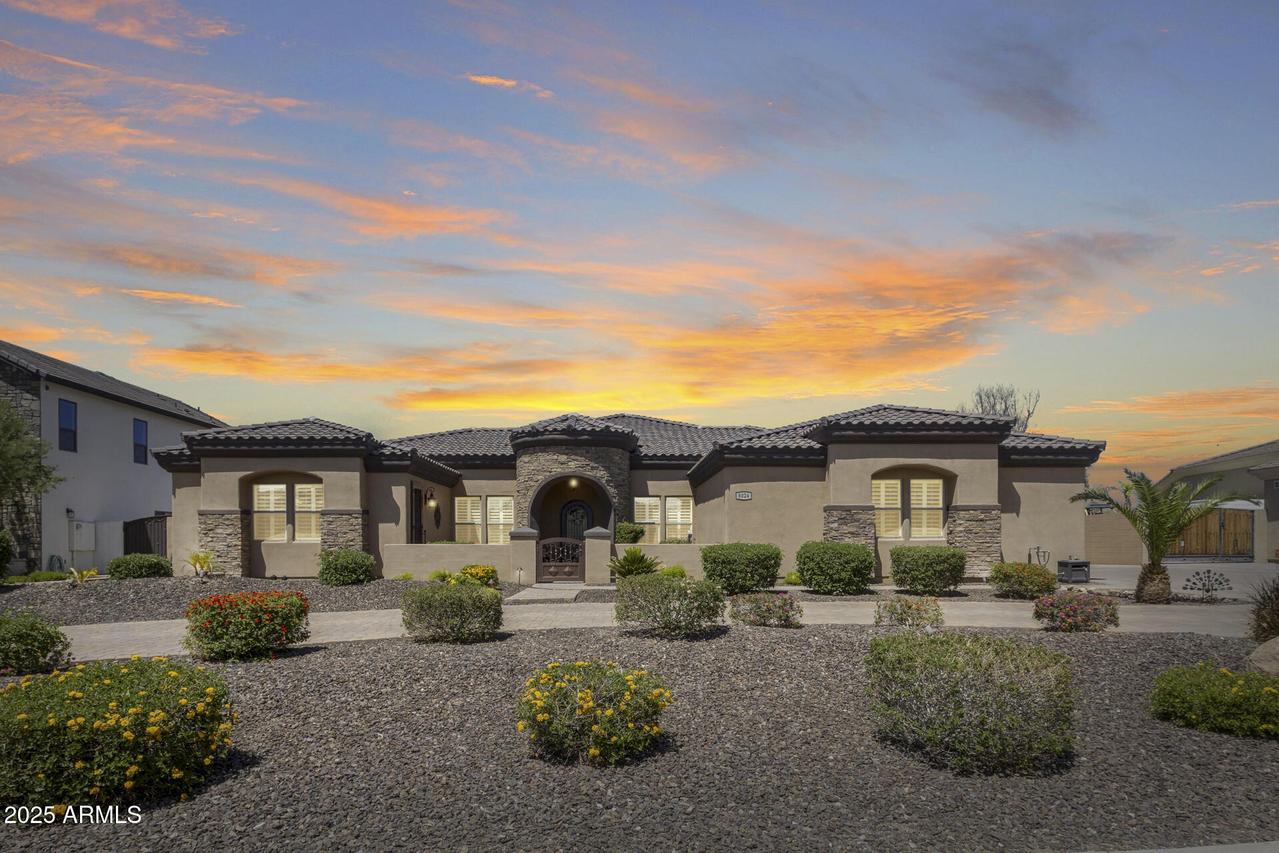 8024 W Vista Ave., Glendale, AZ 85303