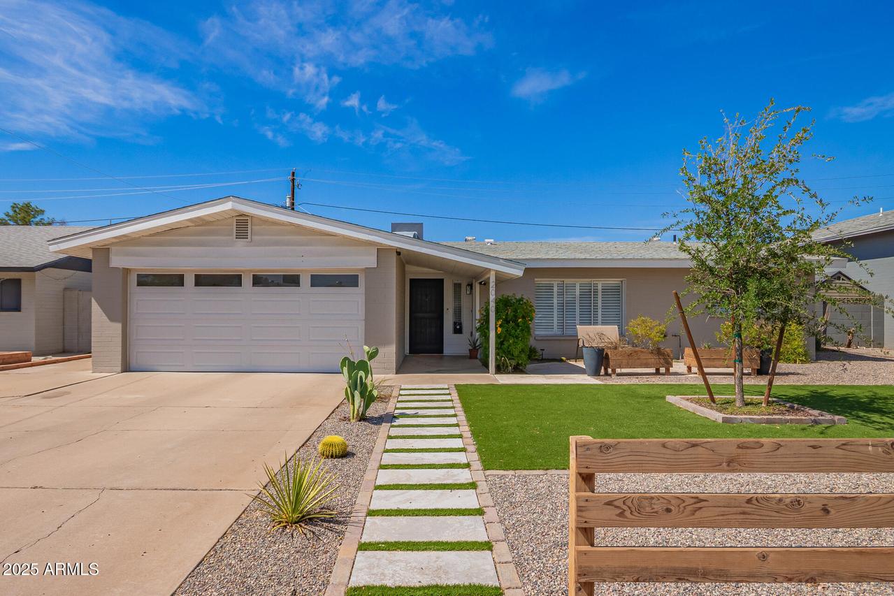 2040 W Hazelwood St., Phoenix, AZ 85015