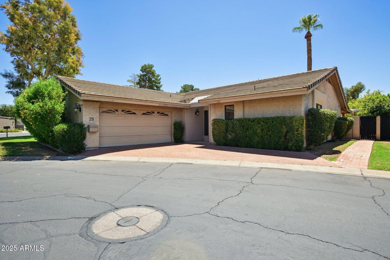 25 E Butler Dr., Phoenix, AZ 85020