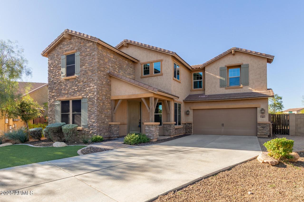 3760 W Lapenna Dr., New River, AZ 85087