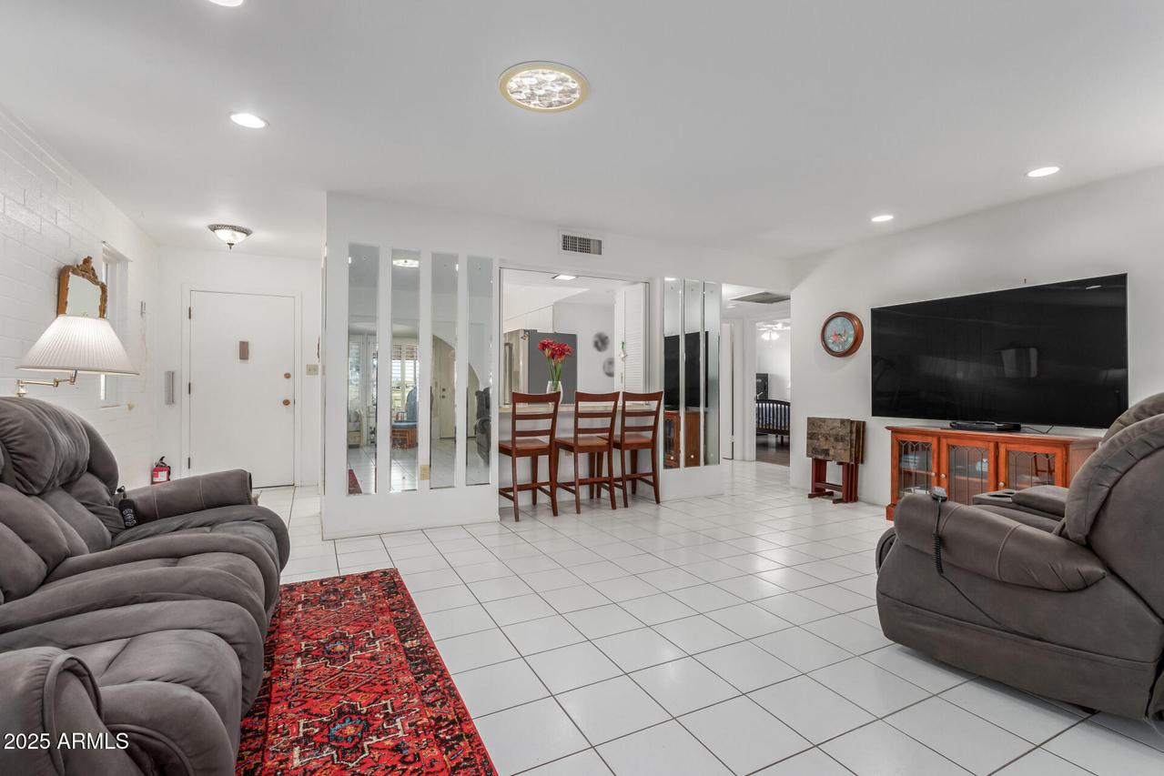 10219 W Snead Cir., Sun City, AZ 85351