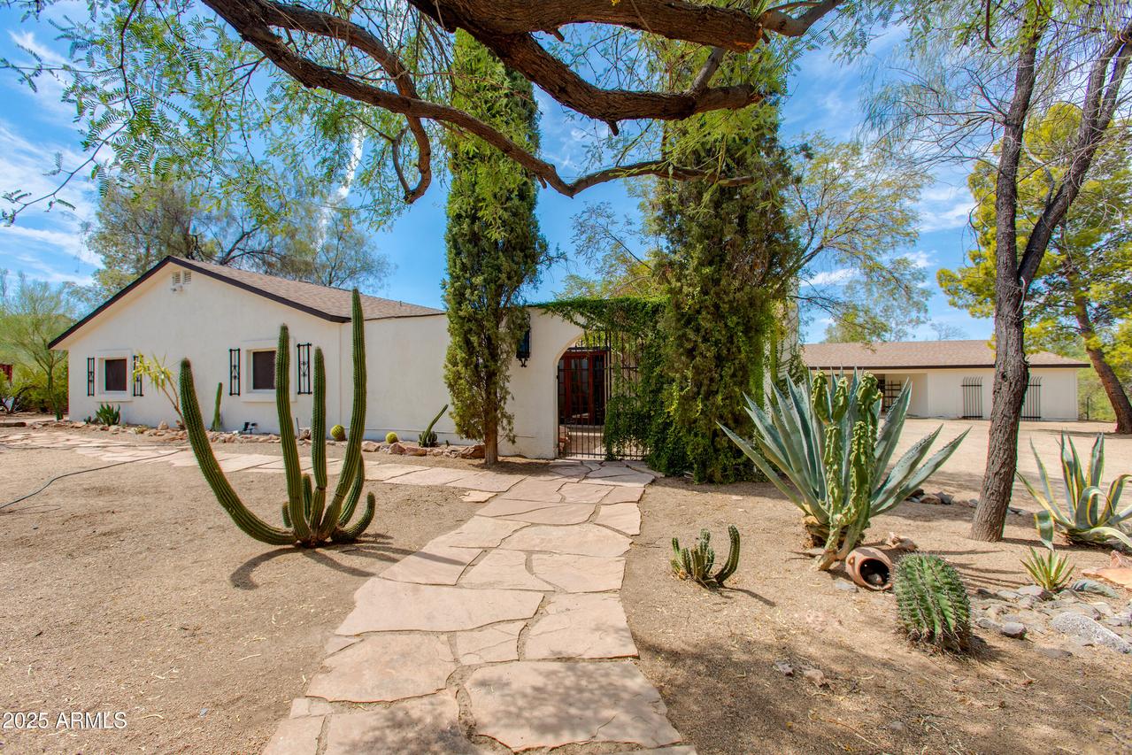 2345 W Black Canyon Dr., New River, AZ 85087
