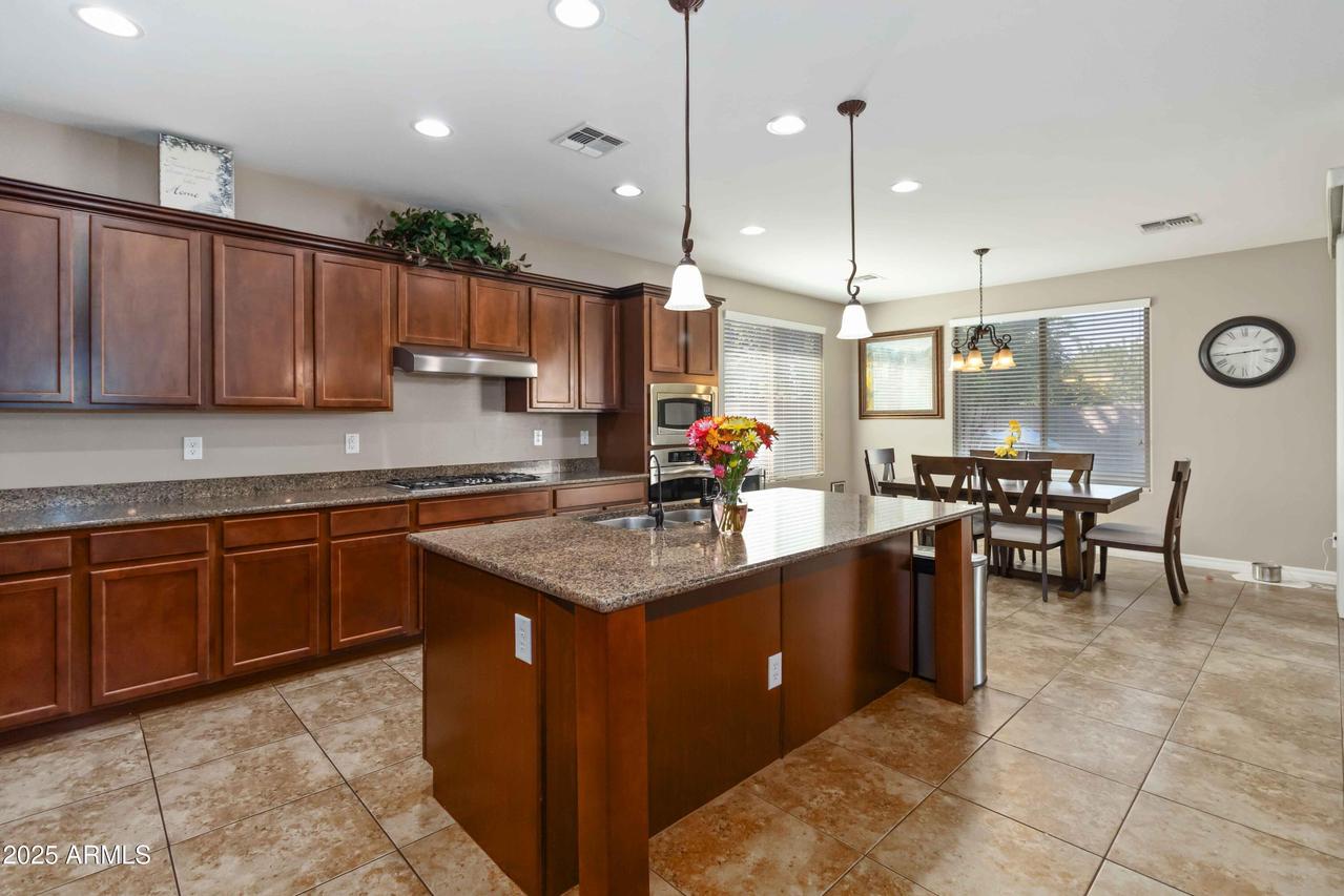 2574 E Donato Dr., Gilbert, AZ 85298