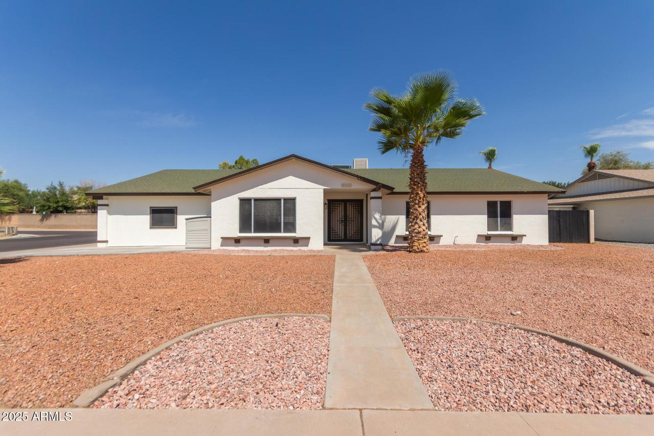 8419 N 57th Dr., Glendale, AZ 85302