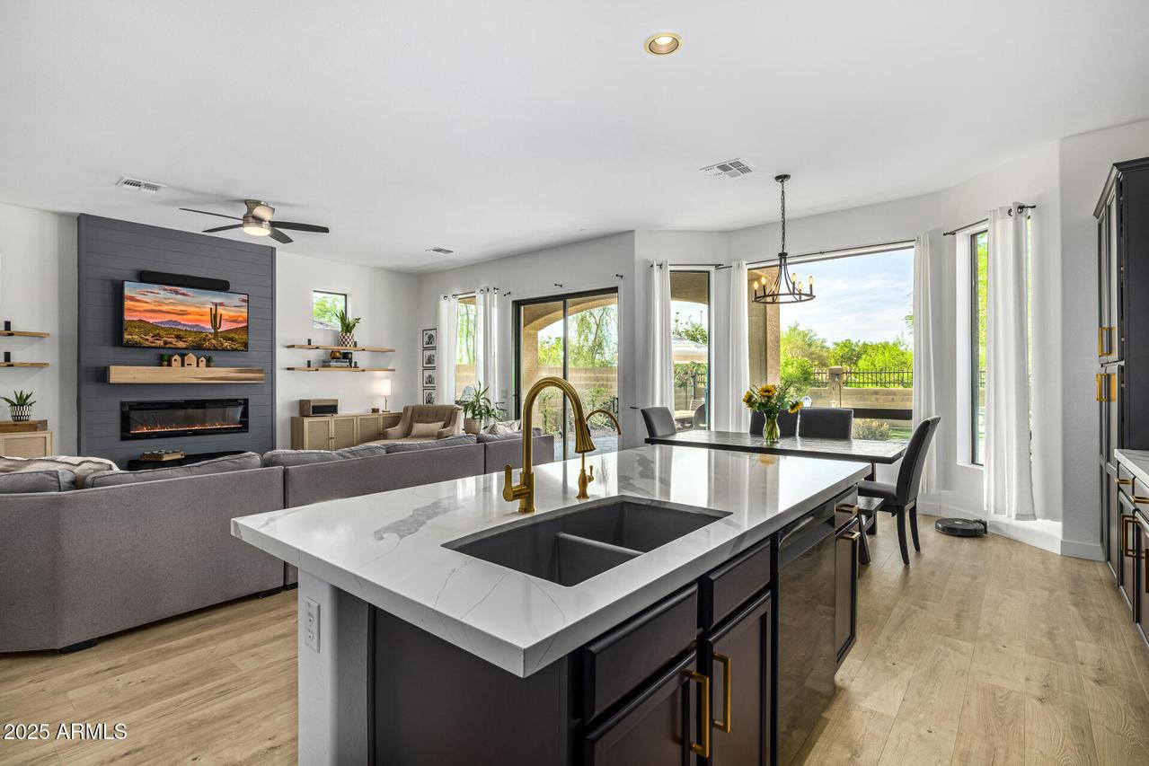 8632 E Indigo St., Mesa, AZ 85207