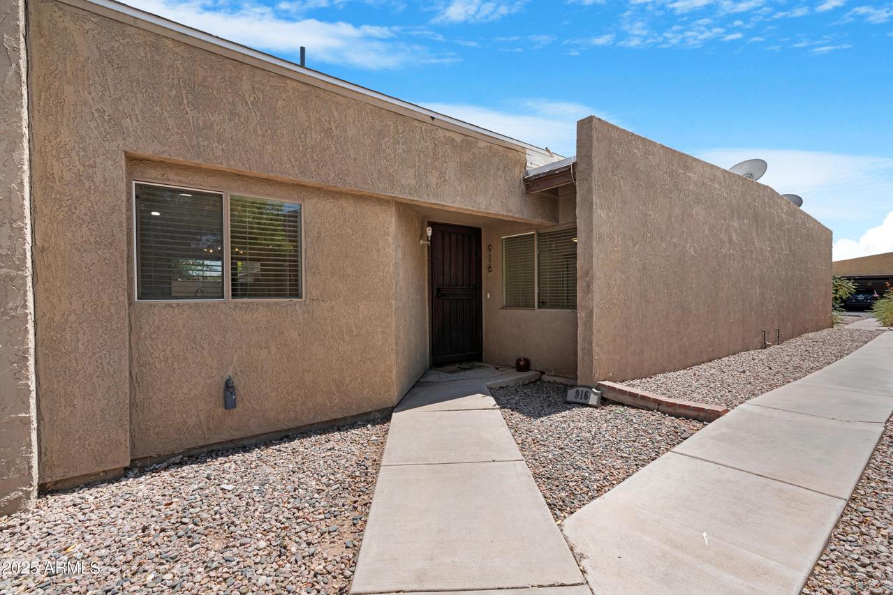 916 S Melody Ln., Tempe, AZ 85281
