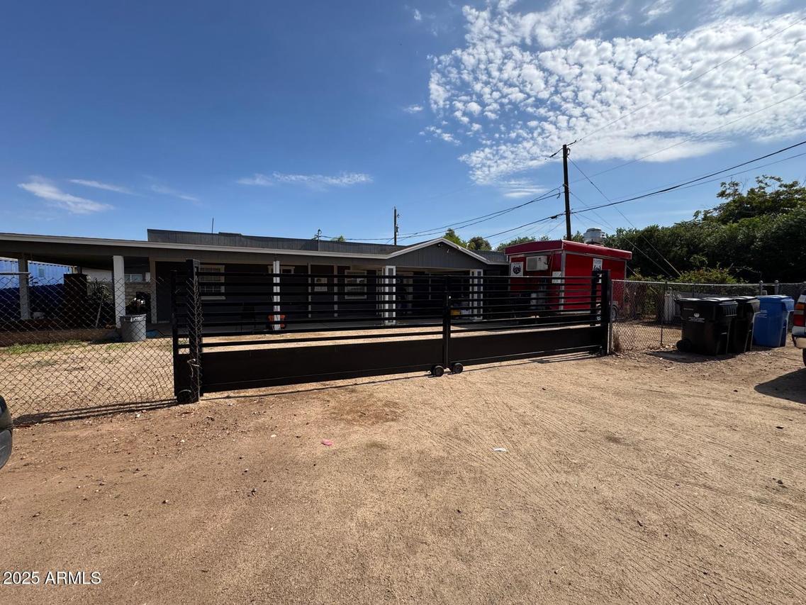 4617 S 8th St., Phoenix, AZ 85040