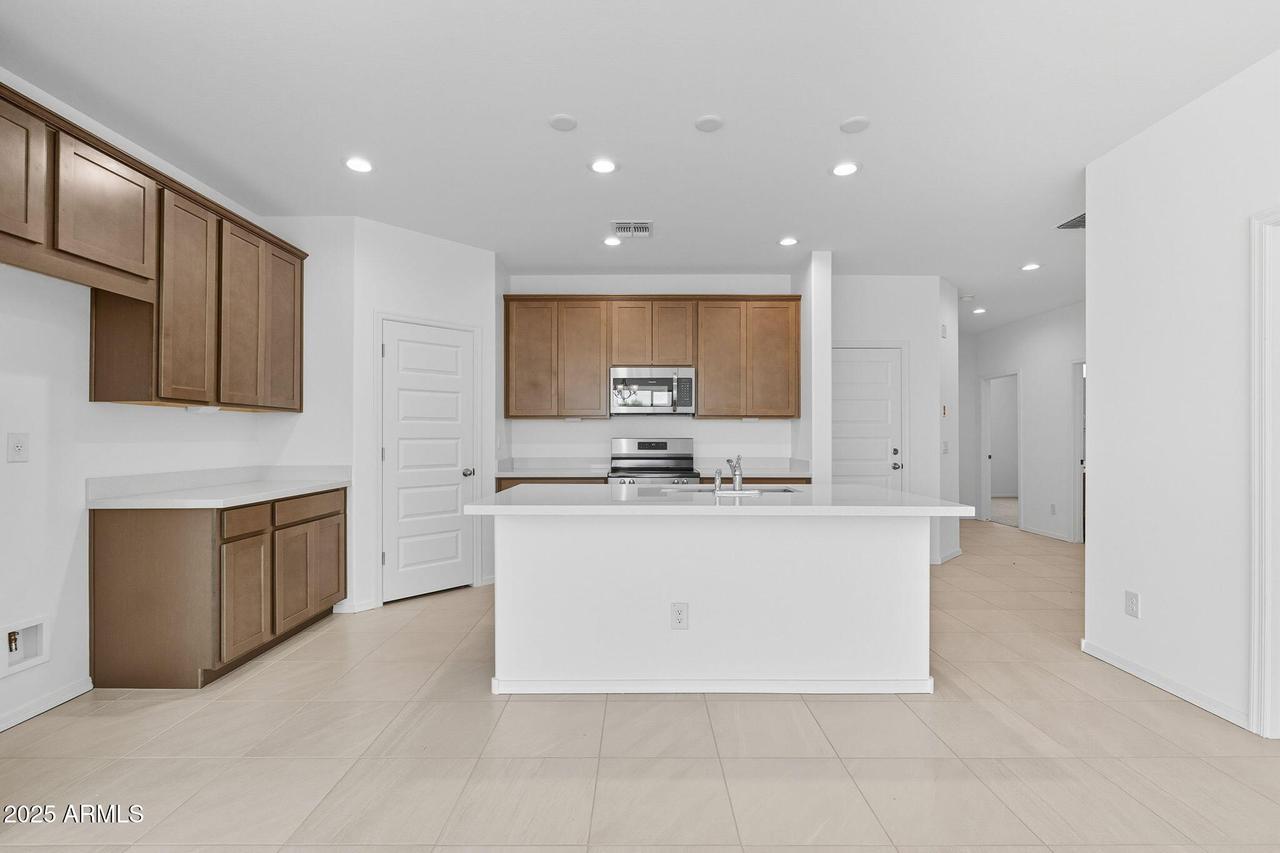 1318 S 215th Ln., Buckeye, AZ 85326