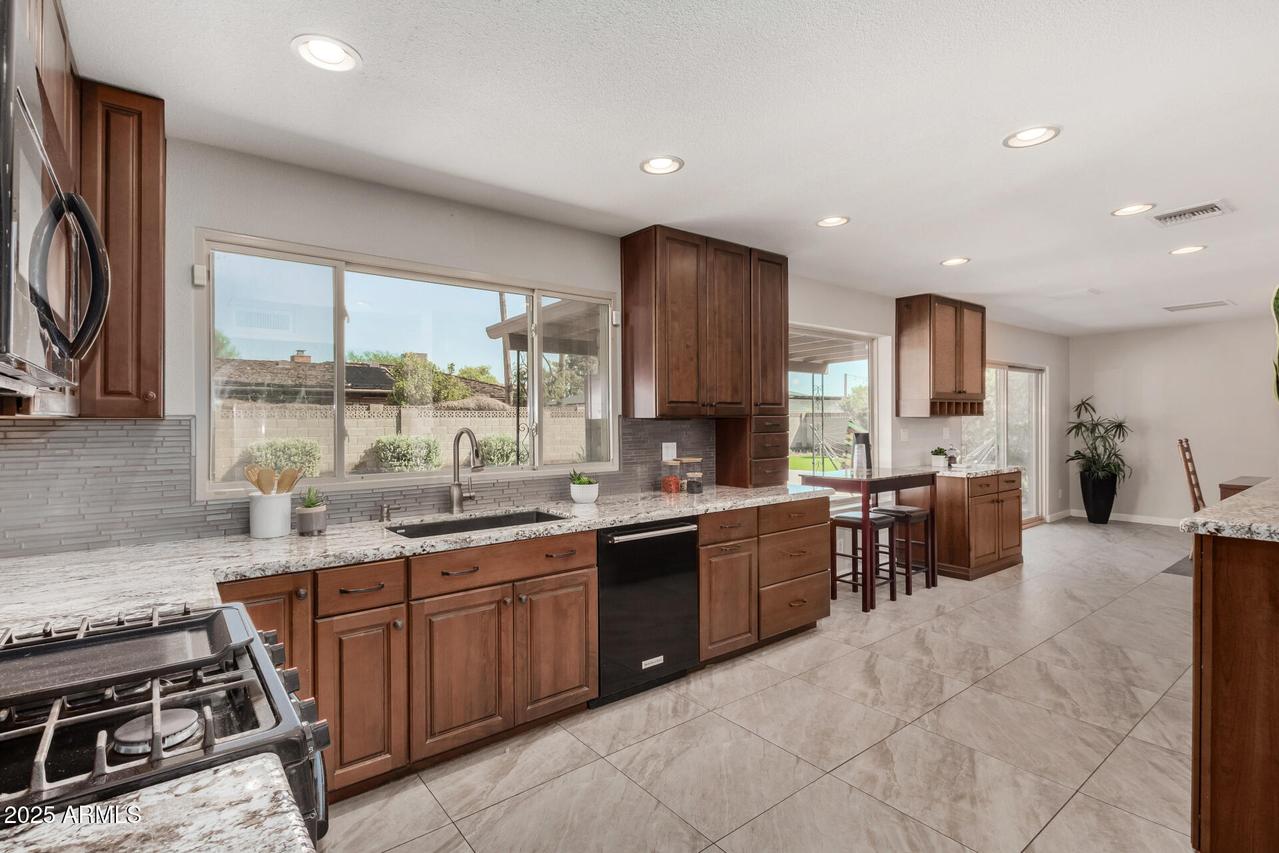 2070 E Manhatton Dr., Tempe, AZ 85282