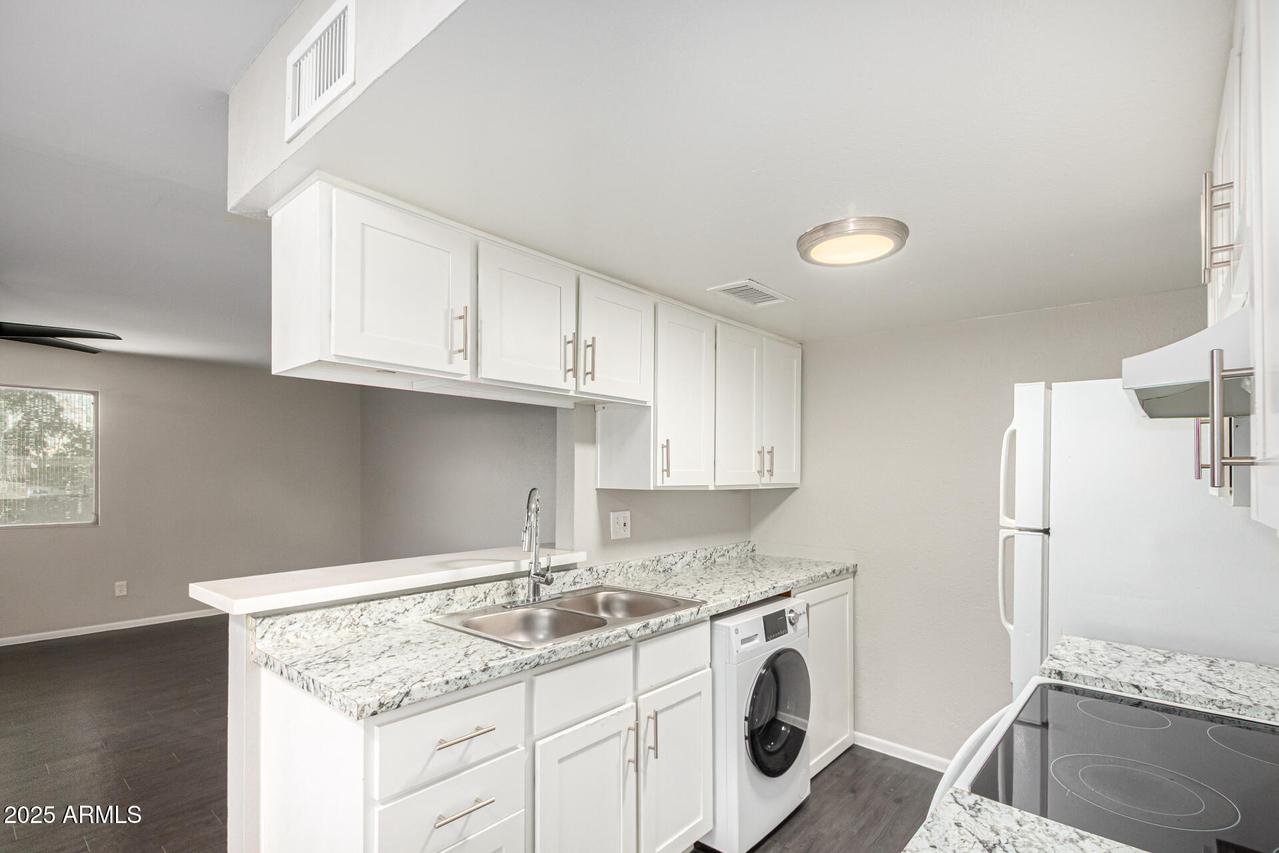 2133 W Turney Ave. #D76, Phoenix, AZ 85015