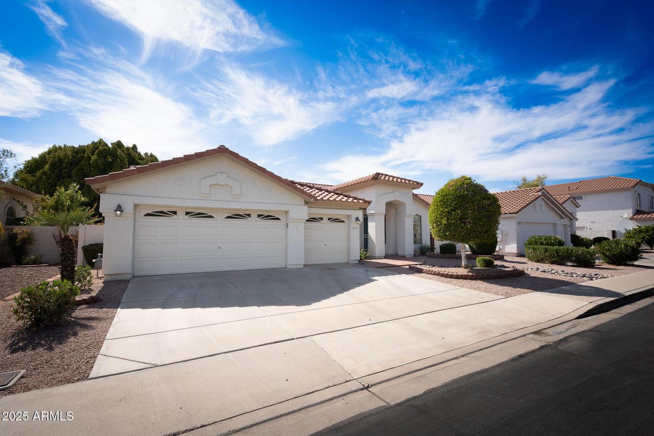 12316 N 58th Dr., Glendale, AZ 85304