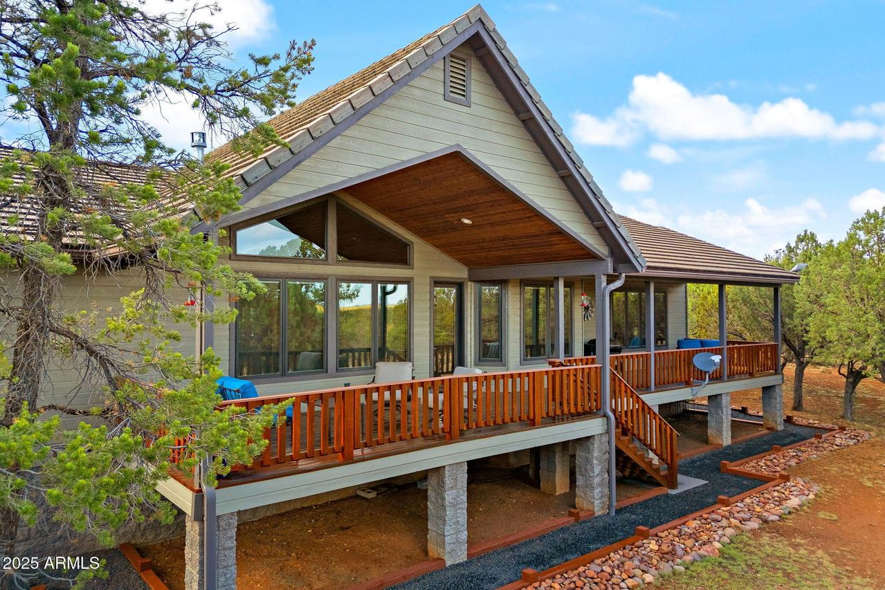 2787 Air Park Dr., Overgaard, AZ 85933