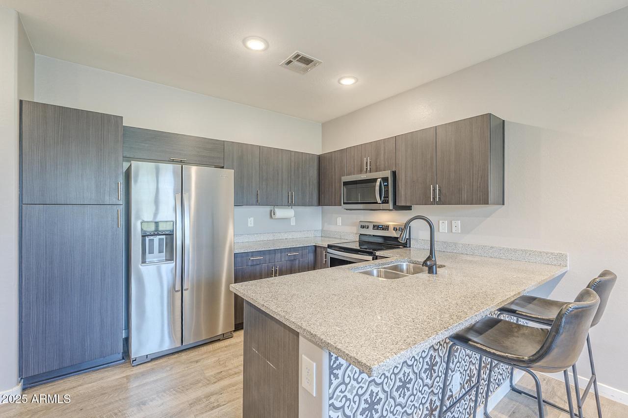 2271 E Hidalgo Ave., Phoenix, AZ 85040