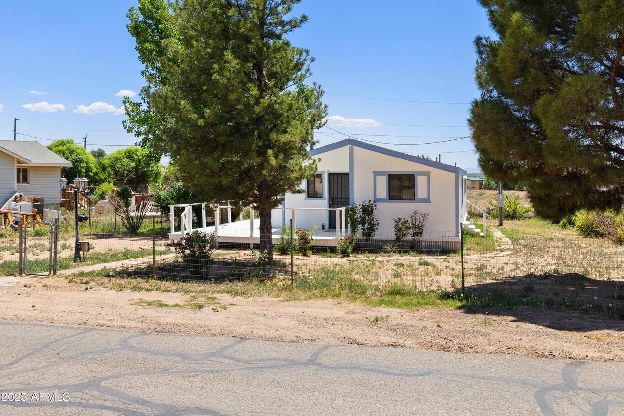305 E Aspen Rd., Paulden, AZ 86334