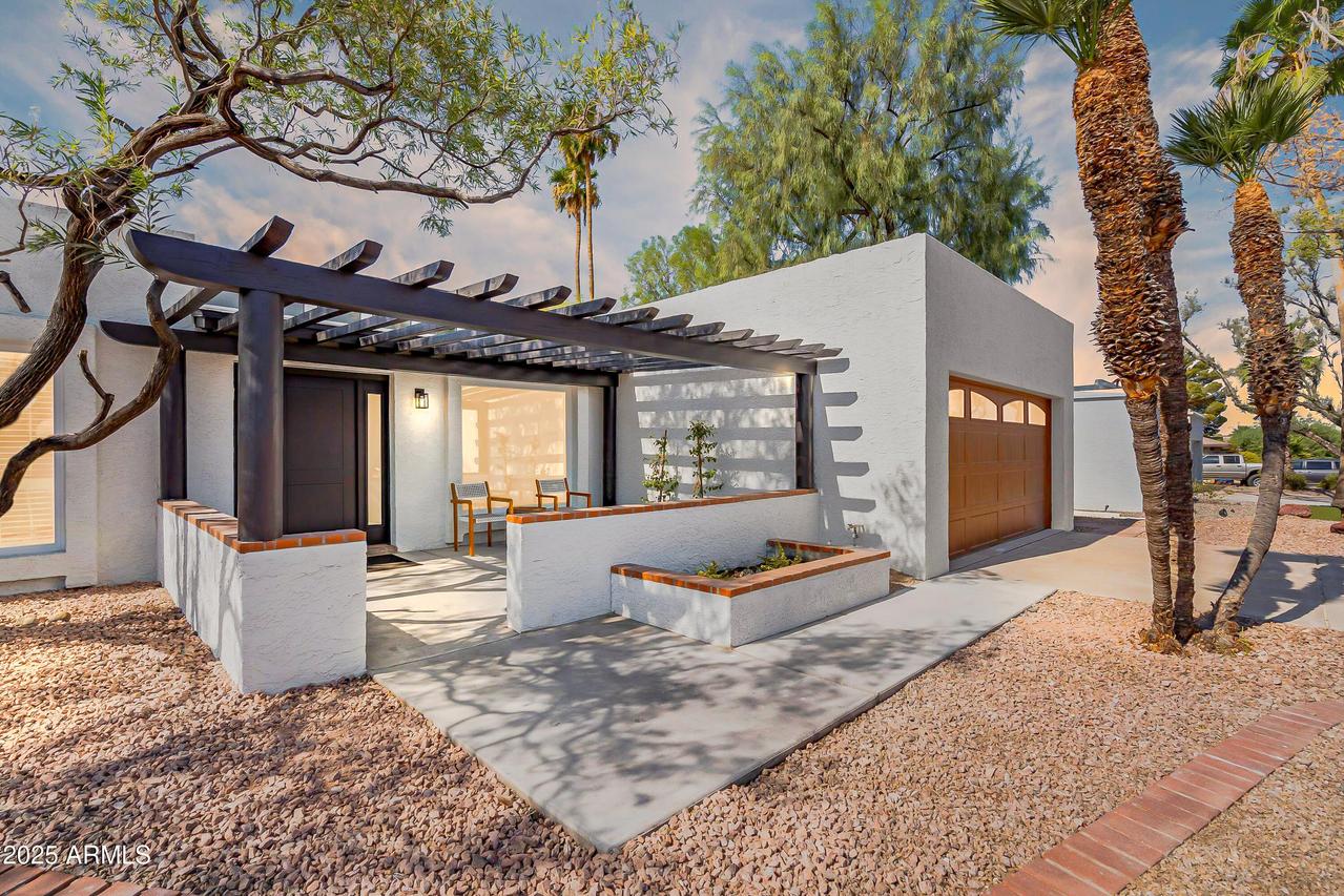 239 E Surrey Ave., Phoenix, AZ 85022