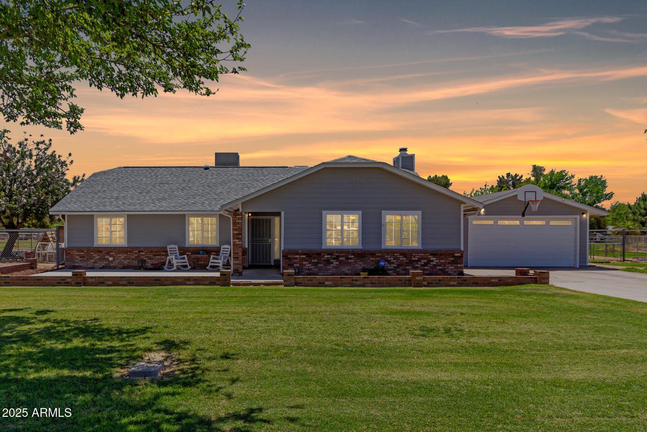 1551 E Longhorn Dr., Chandler, AZ 85286