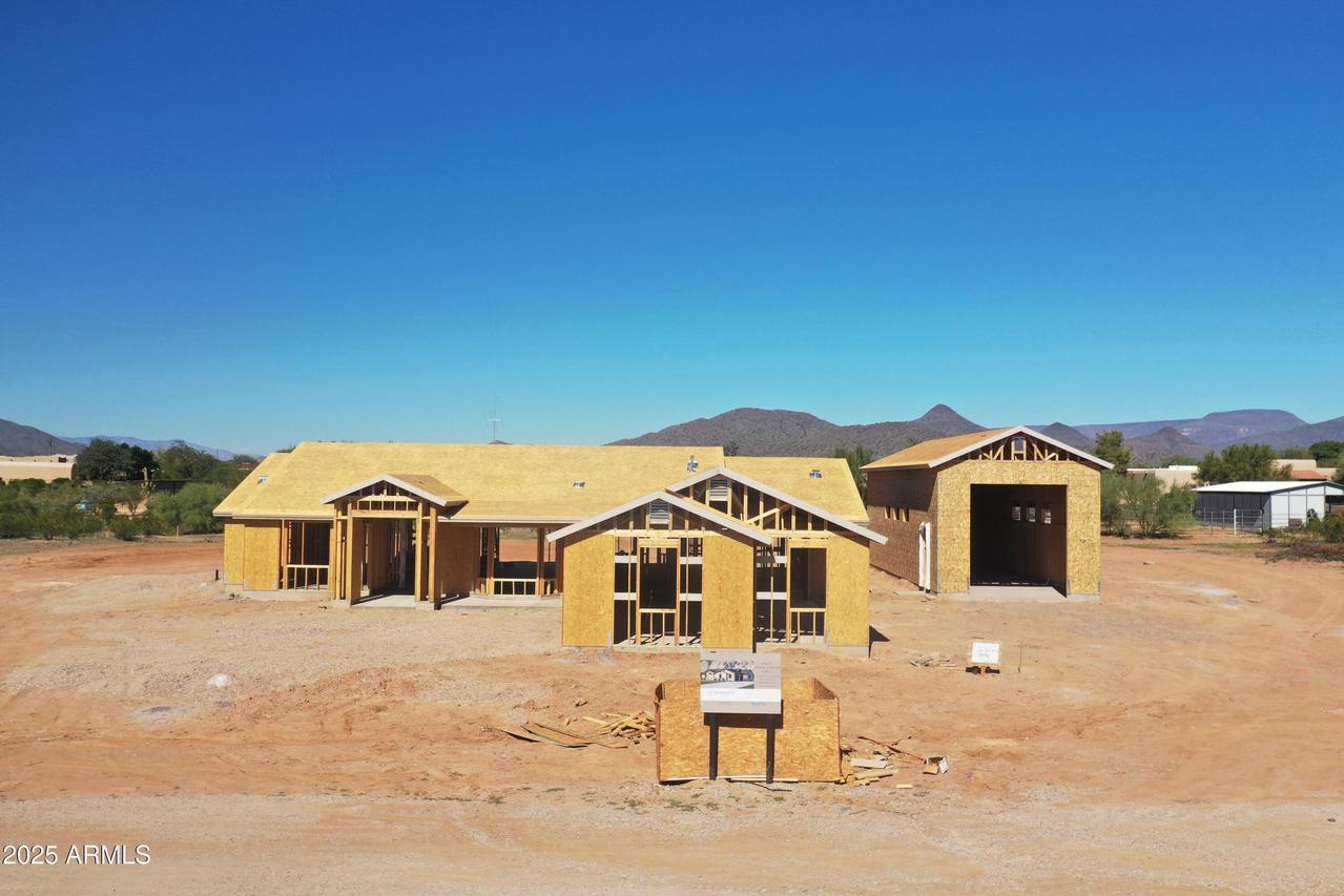 1686 E Creek Canyon Rd., Phoenix, AZ 85086