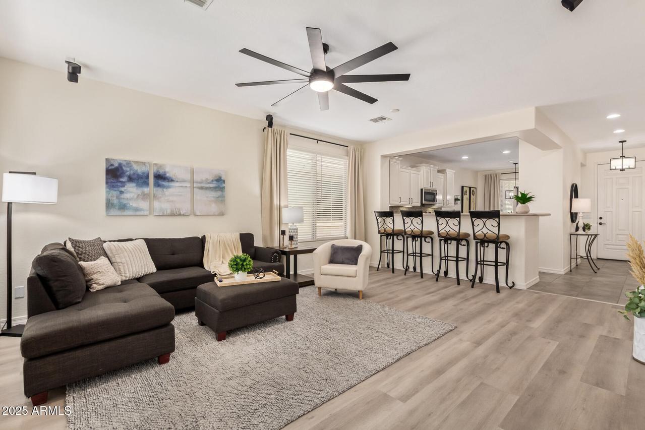 697 W Twin Peaks Pkwy., San Tan Valley, AZ 85143